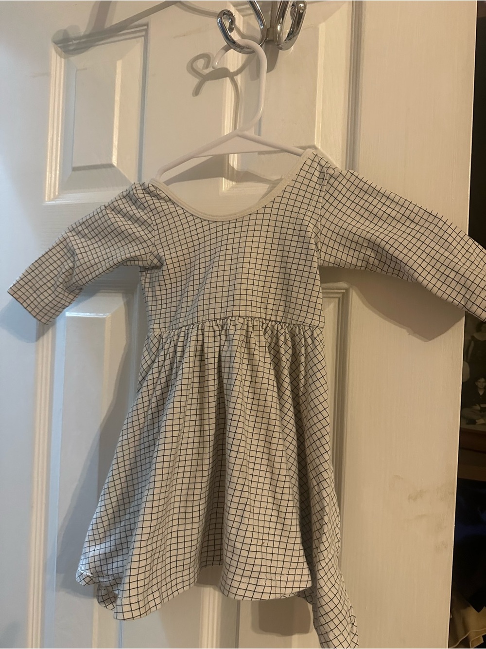 Girls White and Black Grid Long-Sleeve Casual Dress